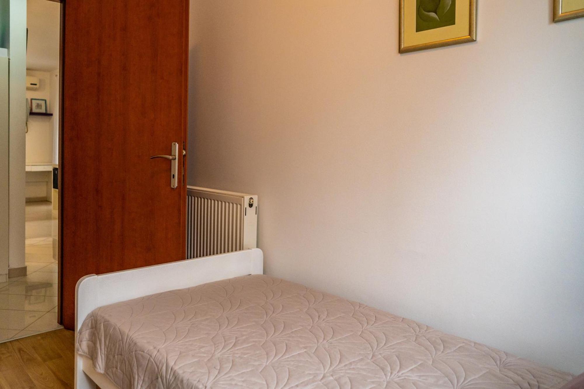 Apartment With A Parking Space - 21369 *